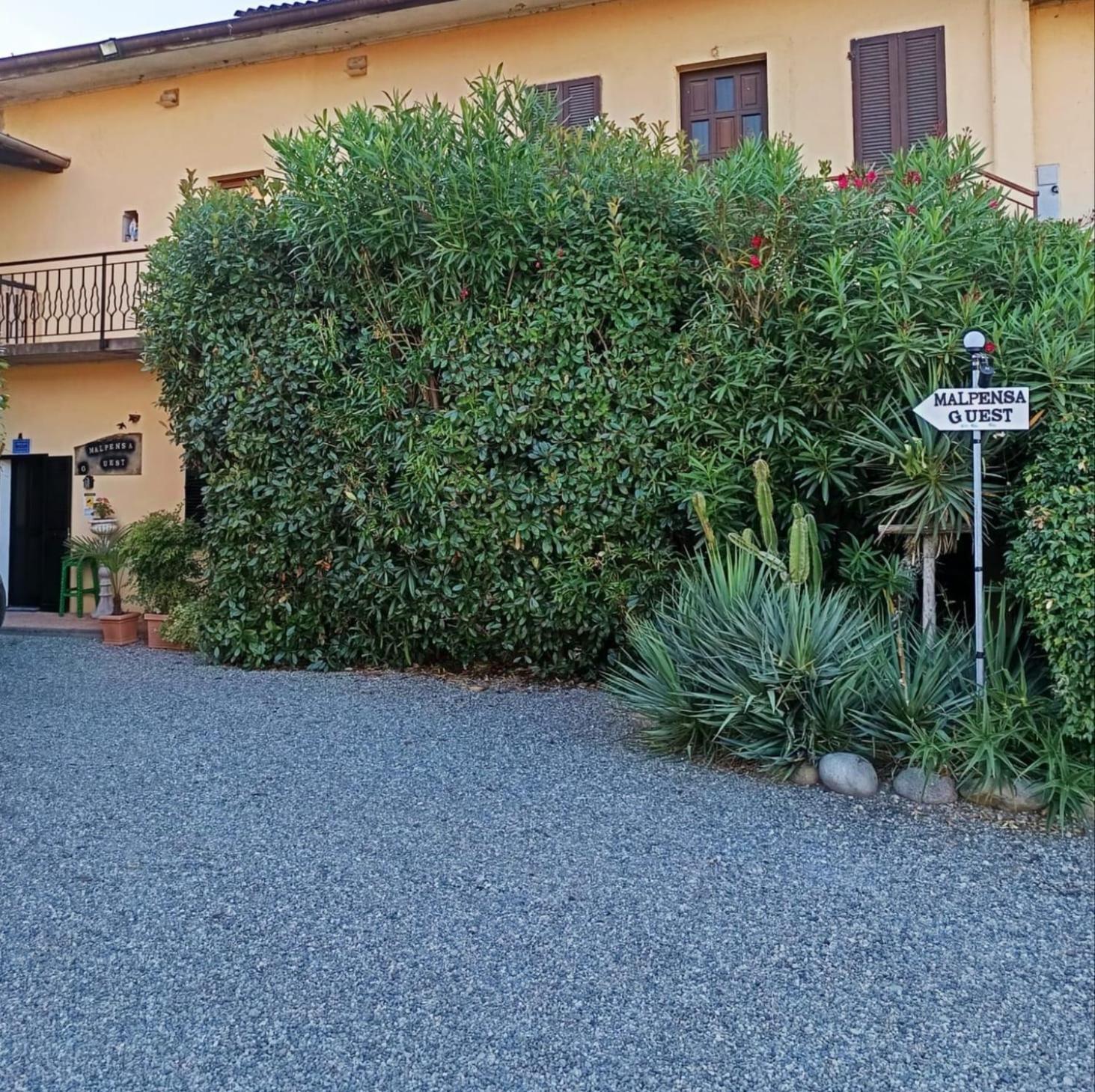 Villa Malpensa Guest Case Nuove  Esterno foto
